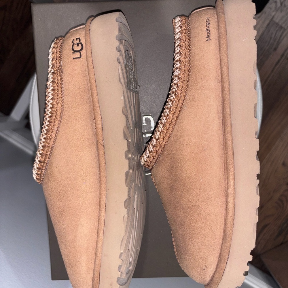 UGG Madhappy Authentic Women’s Chestnut Size 9 Slipper